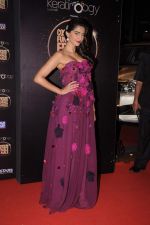 Sonam Kapoor at Cosmopolitan Fun Fearless Female & Male Awards in Mumbai on 19th Feb 2012 (54).JPG
